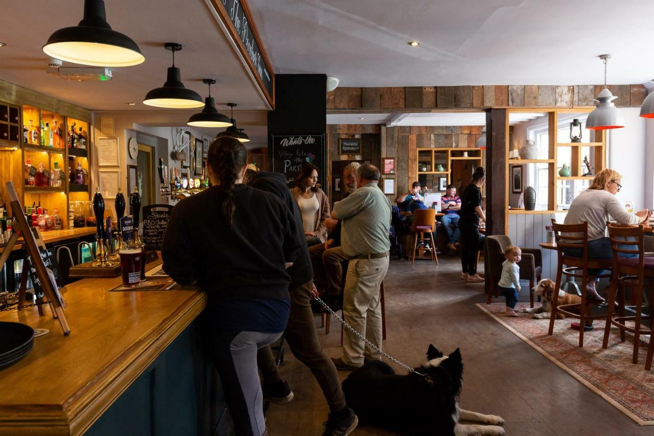 The Poacher Inn Хук Экстерьер фото